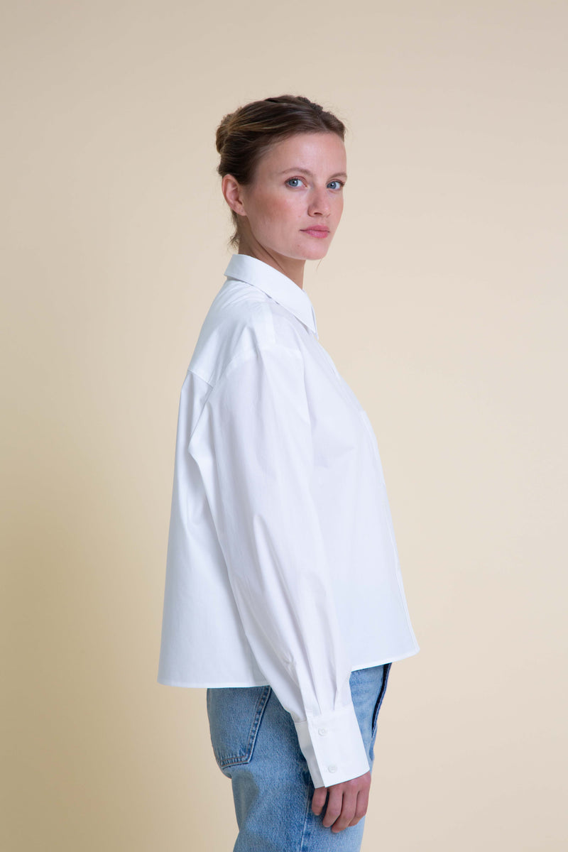 CROPPED COTTON POPLIN SHIRT IN WHITE