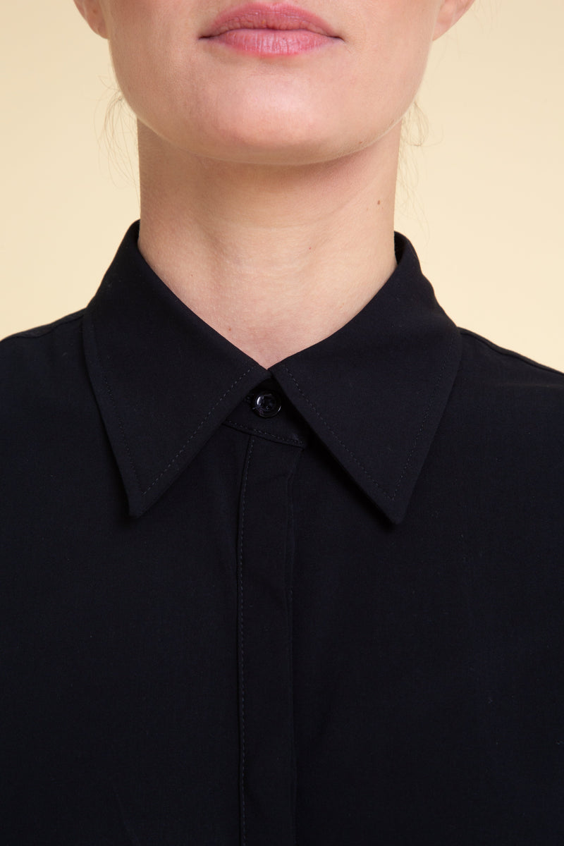 TWO FRONT POCKETS TAILORED SHIRT