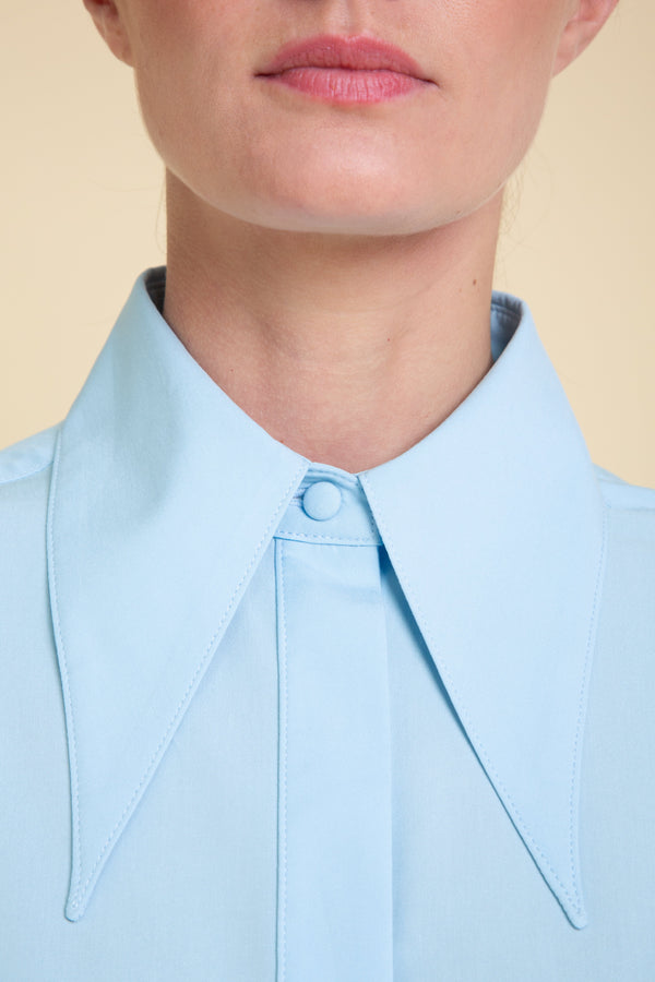 BLUE POINTED COLLAR SHIRT